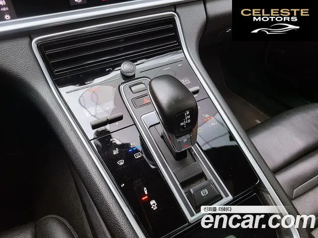 PORSCHE Panamera (971) 3.0 AWD 2018 — photo 13 sur 26