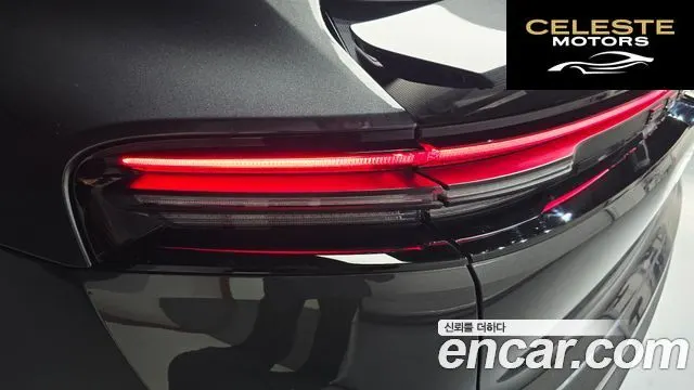 PORSCHE Macan EV 4S 2025 — photo 9 sur 32