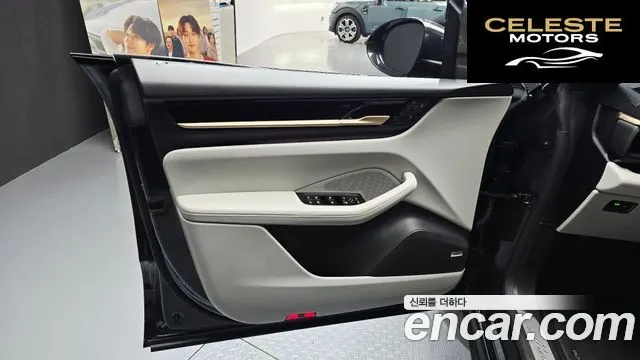 PORSCHE Macan EV 4S 2025 — photo 14 sur 32