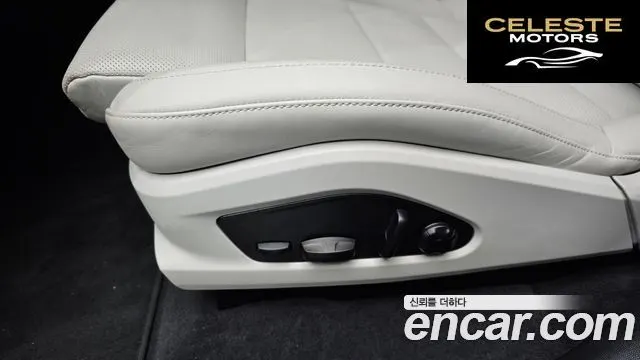 PORSCHE Macan EV 4S 2025 — photo 27 sur 32
