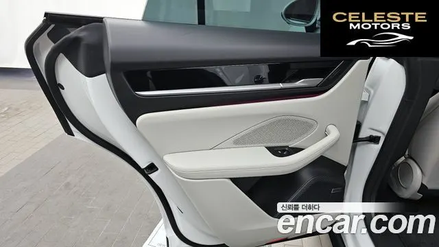 PORSCHE Macan EV 4S 2025 — photo 15 sur 40