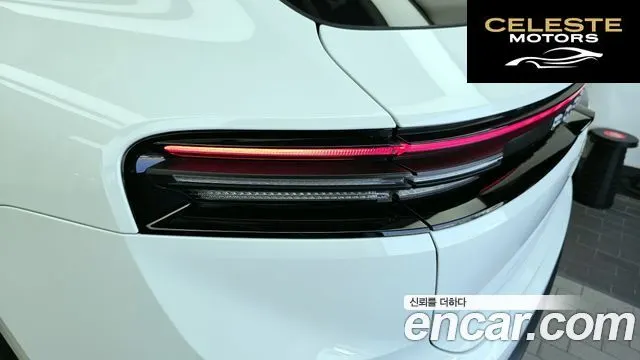 PORSCHE Macan EV 4S 2025 — photo 9 sur 40