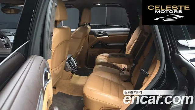 PORSCHE Cayenne 4.8 Turbo 2011 — photo 12 sur 26