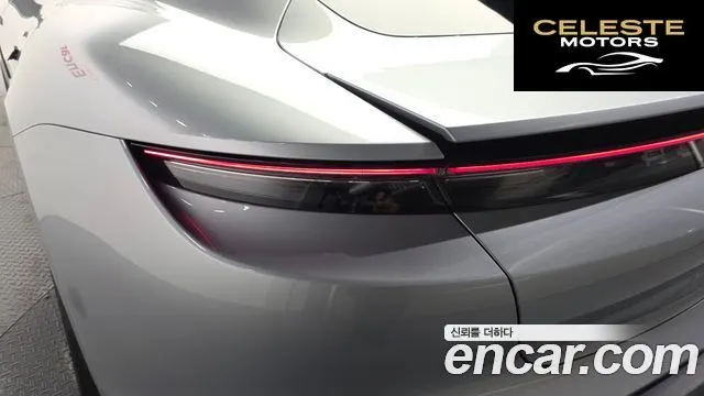 PORSCHE Taycan 2022 — photo 9 sur 36