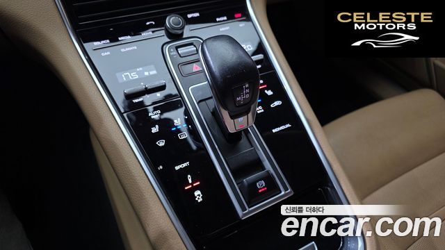 PORSCHE Panamera (971) 3.0 AWD 2018 — photo 9 sur 20