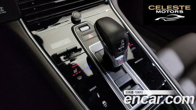 PORSCHE Panamera (971) 2.9 4S 2018 — photo 12 sur 35