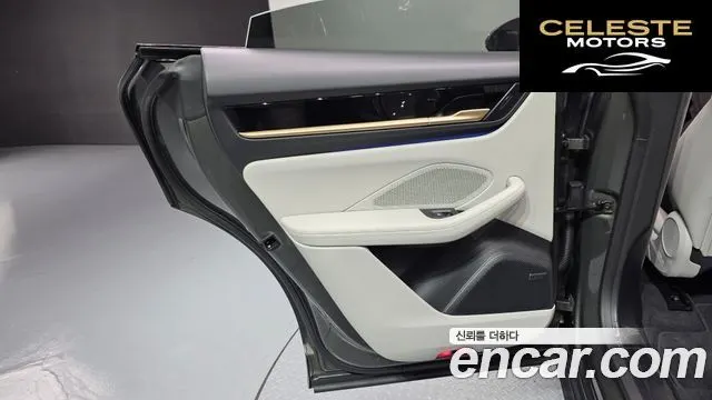 PORSCHE Macan EV 4S 2025 — photo 15 sur 40