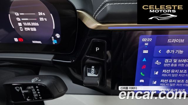 PORSCHE Macan EV 4S 2025 — photo 12 sur 40