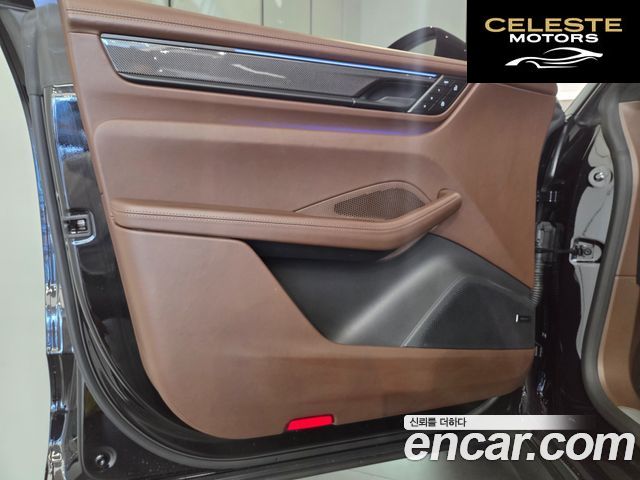PORSCHE Macan EV Turbo 2025 — photo 10 sur 18