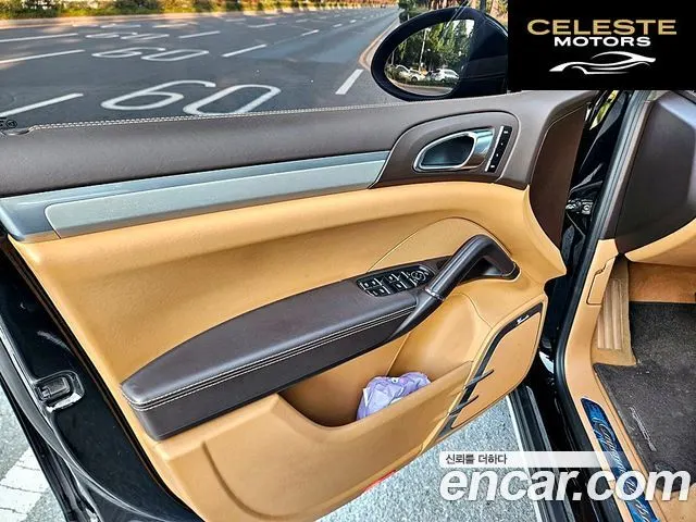PORSCHE Cayenne 4.8 Turbo 2011 — photo 15 sur 24