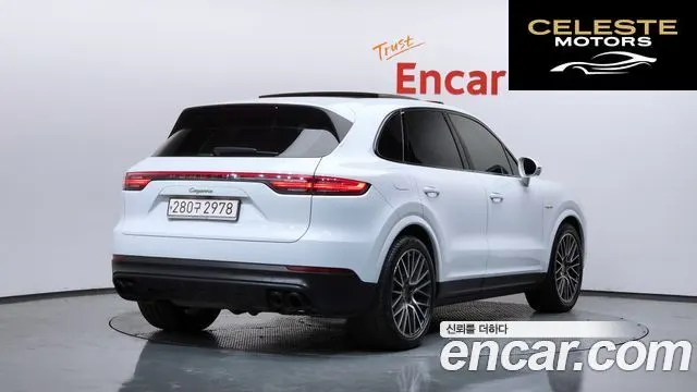 PORSCHE Cayenne (PO536) 3.0 E-High 2020 — photo 2 sur 40