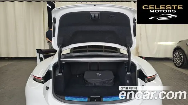 PORSCHE Taycan 2023 — photo 26 sur 41