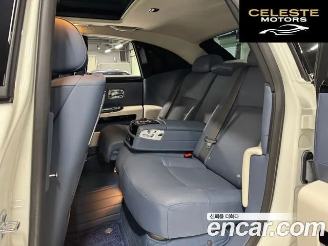 ROLLS-ROYCE Ghost 6.6 V12 2011 — photo 12 sur 21