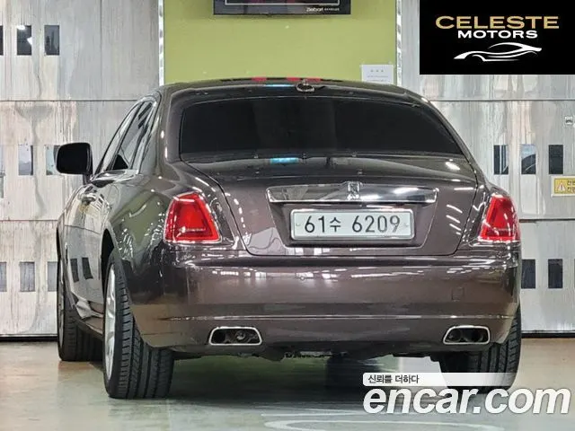 ROLLS-ROYCE Ghost 6.6 V12 2010 — photo 3 sur 26