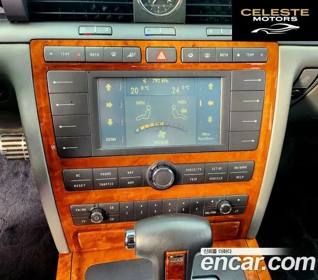 VOLKSWAGEN W12 6.0 LWB 2005 — photo 11 sur 26