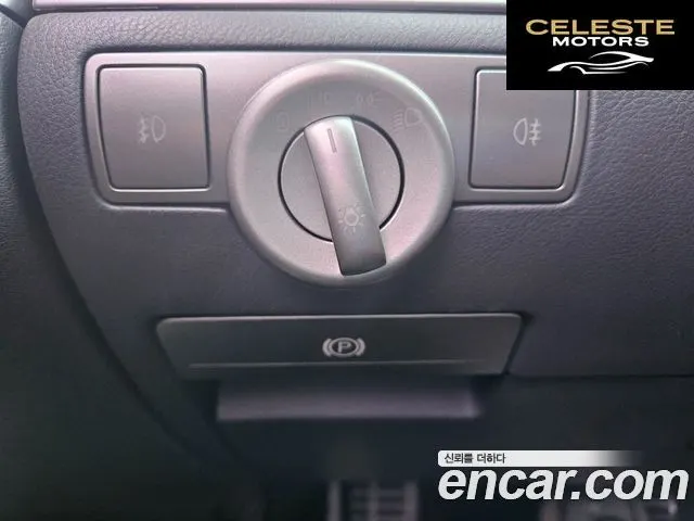VOLKSWAGEN V8 4.2 LWB 2013 — photo 10 sur 22