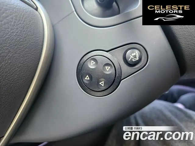 VOLKSWAGEN V8 4.2 LWB 2013 — photo 11 sur 22