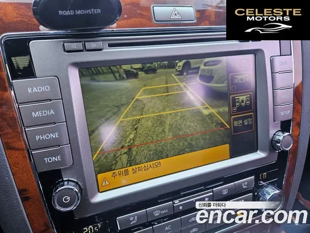 VOLKSWAGEN V8 4.2 LWB 2013 — photo 8 sur 22